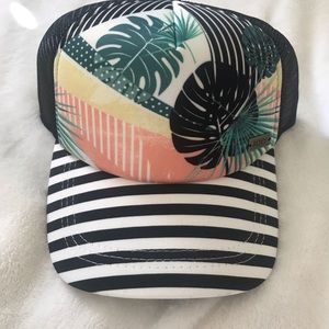 Roxy hat brand new with tags